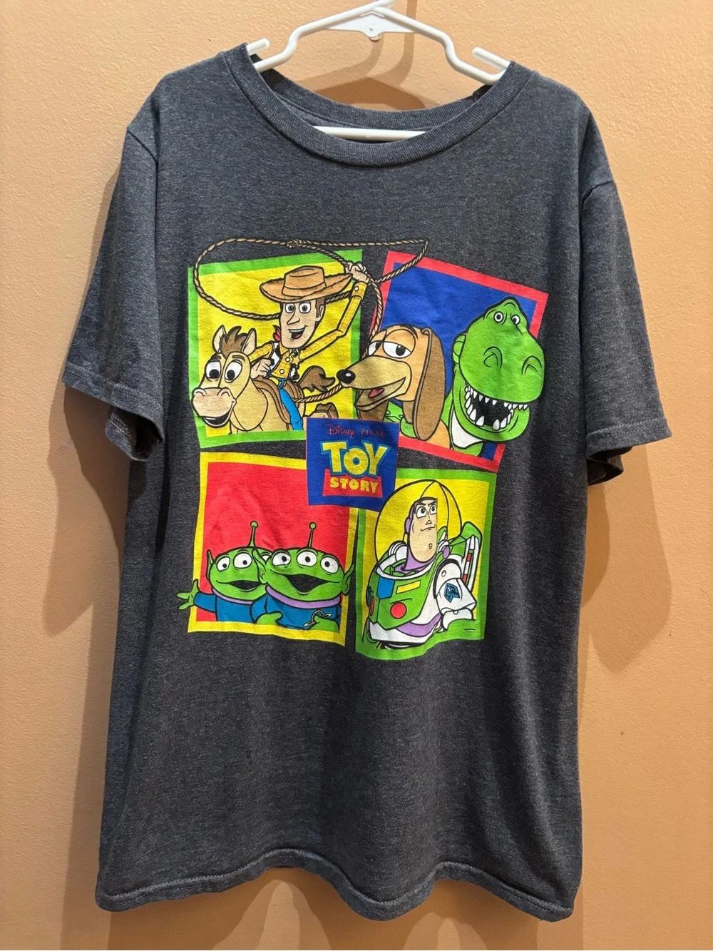 Disney Pixar Toy Story graphic t-shirt character boxes Size Large